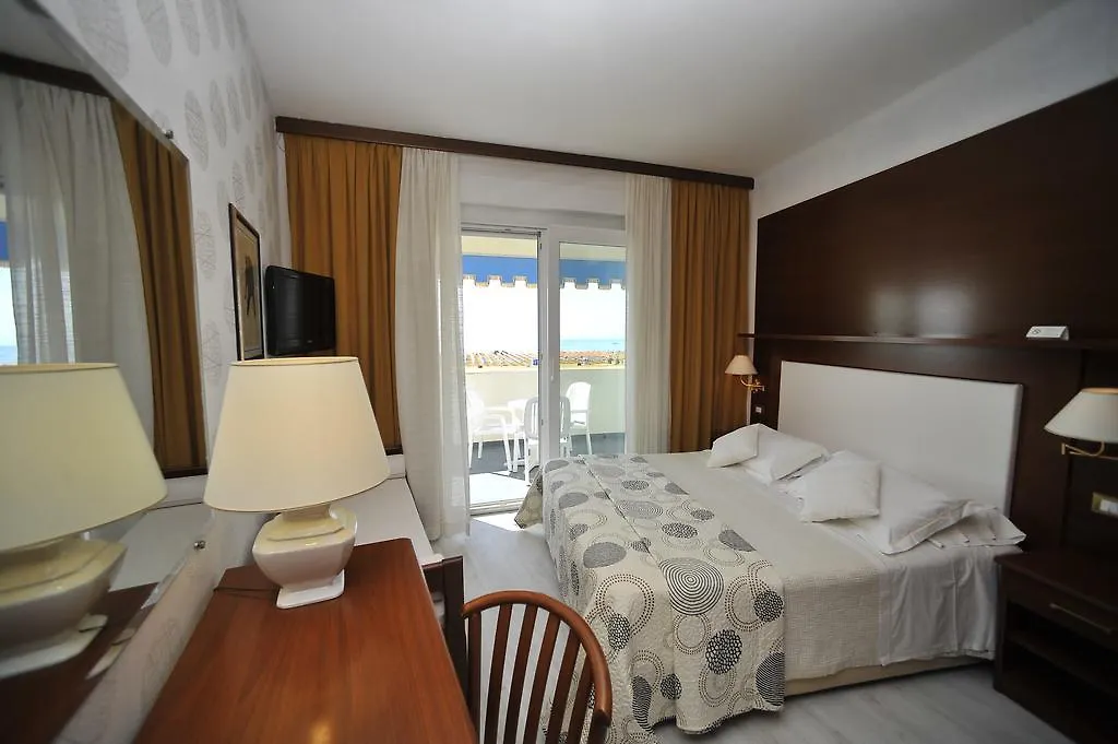 Hotel Corallo Бибионе